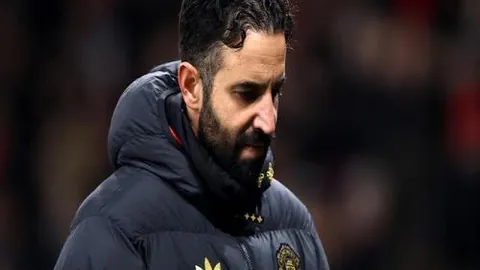 伦敦两大豪门巅峰对决，埃泽帽子戏法谱写新篇章！英超之巅独领风骚，传奇人物再现辉煌！