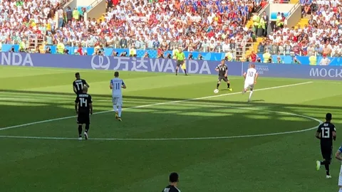 梅西：逆境铸就王者风范，辉煌数据诠释传奇！